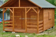 maly-domek-drewniany-od-frontu